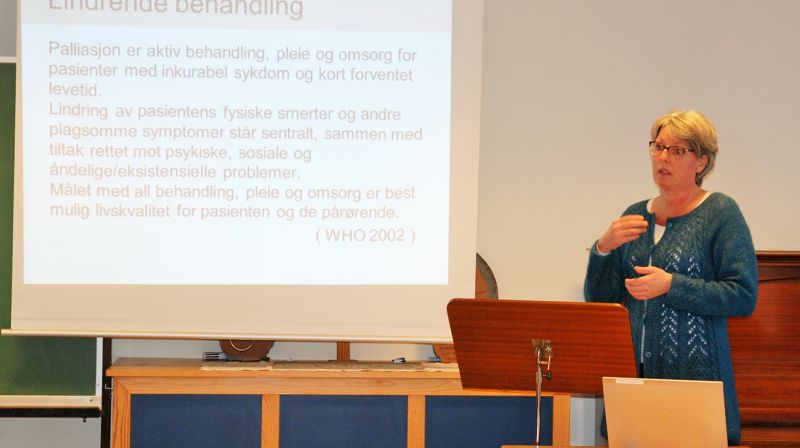 Mette Hermansen Austreim fra Tysvær kommune underviste helsearbeidere og kirkeansatte i Haugesund.