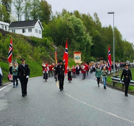 17. mai tog i Efteløt.jpg