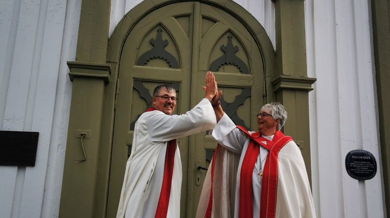 Ordinant Morten Ruud og biskop Solveig Fiske