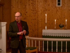 Biskop Olav Øygatd i Skarsvåg kirke i oktober