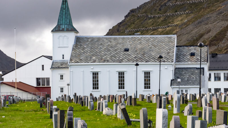 Honningsvåg kirke og kirkegård. Foto: Niels Westphal