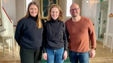 TRAVEL PÅSKE: Studentene Ingrid og Margrethe er klar til en travel påske sammen med sokneprest Onar.