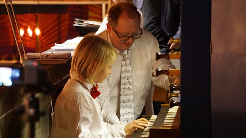 Elev Olav og orgelpedagog Bjørn Vidar fra orgelklubben Sofie. Mandag 19. mars er det konsert i Gamle Aker kirke.