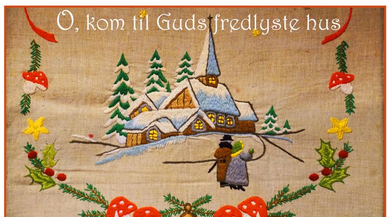 Årets julekortmotiv er en håndbrodert duk fra Oslo i 1962. Sitatet er tatt fra en kjent Ønskekonsertsang: Kom til den hvitmalte kirke.