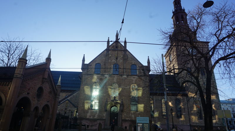 Første mai er det direktesendt gudstjeneste fra Oslo domkirke kl. 1100.
