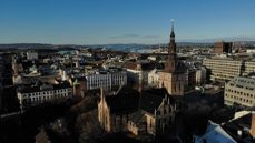 Menighetene i Oslo bispedømme har et bredt tilbud på nettet og sosiale medier når vi ikke kan møtes i kirken. Foto: Kfio luftfoto