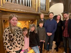 (F.v.) Amalie, Astrid, Viktor, Daniel, Adrian, Eirik, Bodil og Kristoffer inviterte til orgelskolens juleavslutning i Sofienberg kirke.