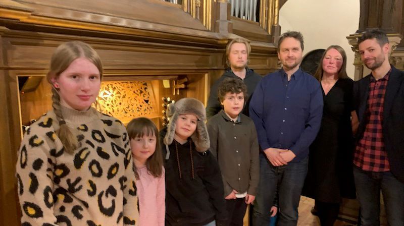 (F.v.) Amalie, Astrid, Viktor, Daniel, Adrian, Eirik, Bodil og Kristoffer inviterte til orgelskolens juleavslutning i Sofienberg kirke.