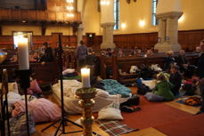 90 barn og unge rigger seg til for Potter-påske i Fagerborg kirke.