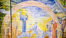 Ildtunger over apostlene. Fra takmaleriet av Hugo Lous Mohr.