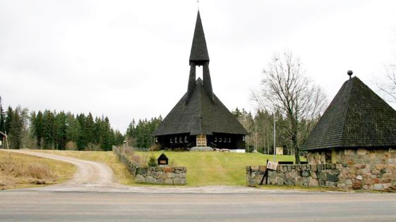 Bilde fra Kirkebyggdatabasen. Gravberget kirke er en "moderne stavkirke".