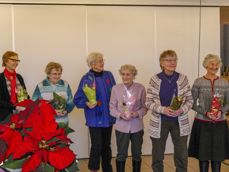 Takk og blomster til de mest sentrale aktørene i Formiddagstreff de senere årene, Edna, Grete, Ragnhild, Åse, Sol og Anne Margarethe.