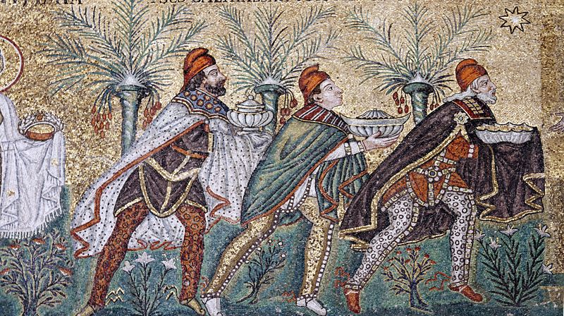 Mosaikk som fremstiller de tre vismennene i det de følger Betlehemsstjernen. Ravenna, Italia