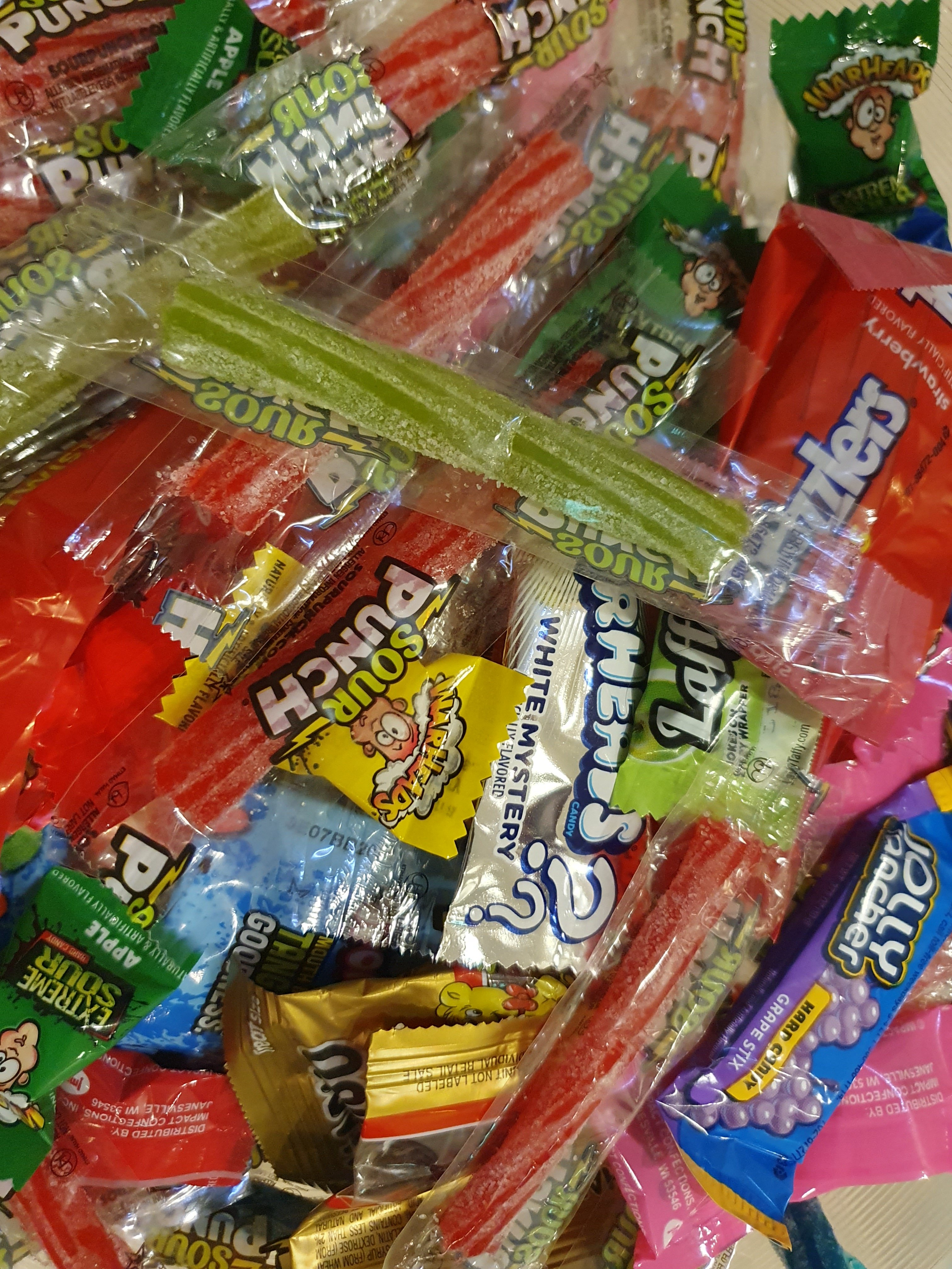 Nærbilde av amerikansk innpakka godteri