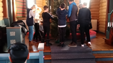 " I midtgangens vrimmel mot Guds alter" Lidar kyrkje. Foto Eli Vatn.