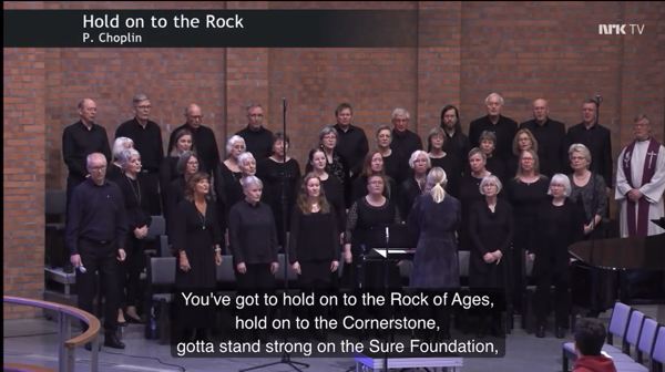 Søm kirkekor synger postludiet Hold on to the Rock