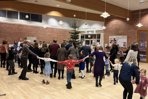 Juletrefest i Søm kirke - gang rundt juletreet