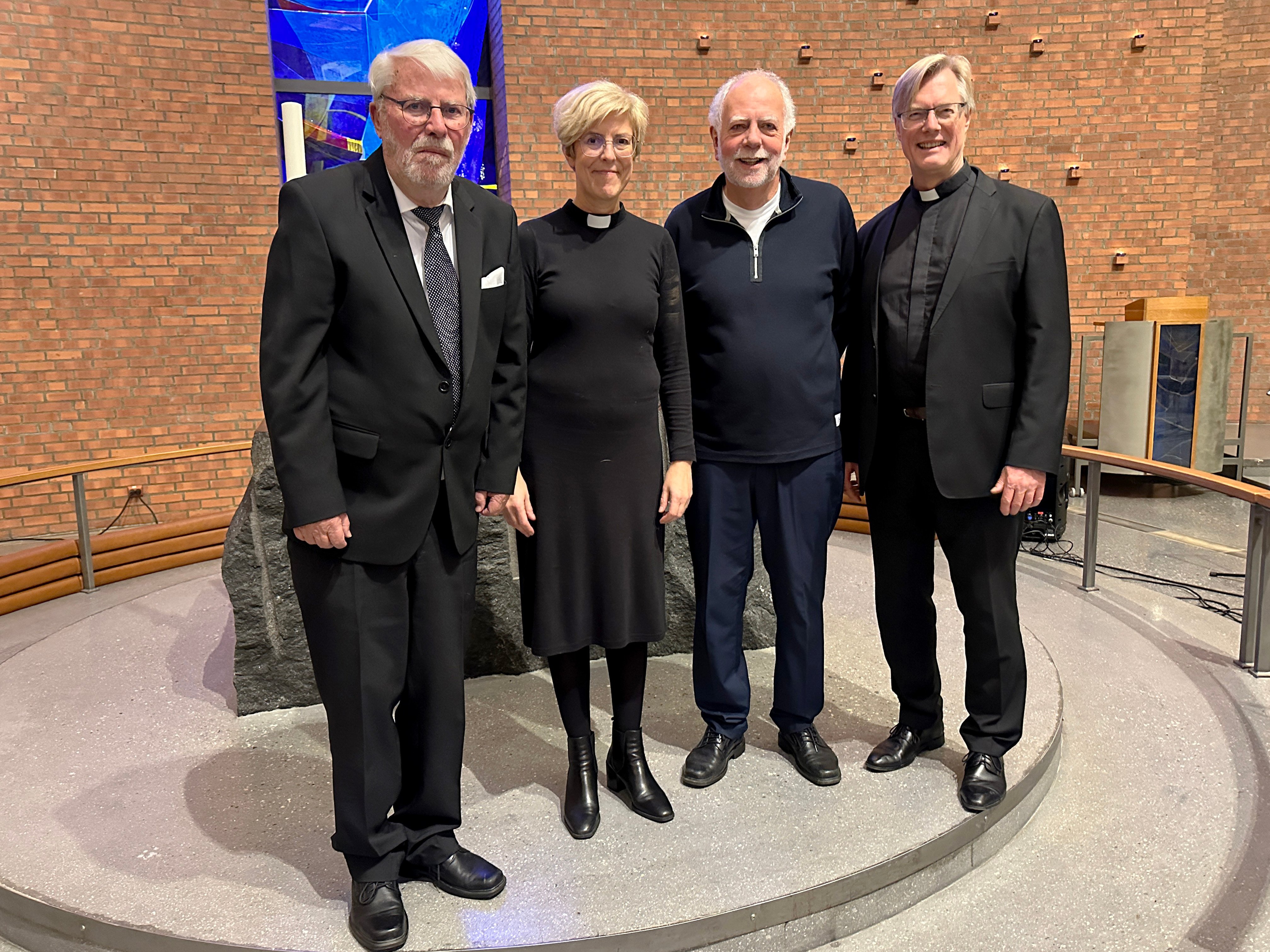 Prester i Søm kirke gjennom årene: Svein Gjesdal, Torill Farstad Dahl, Eyvind Martinsen, Rolf Erik Hanisch