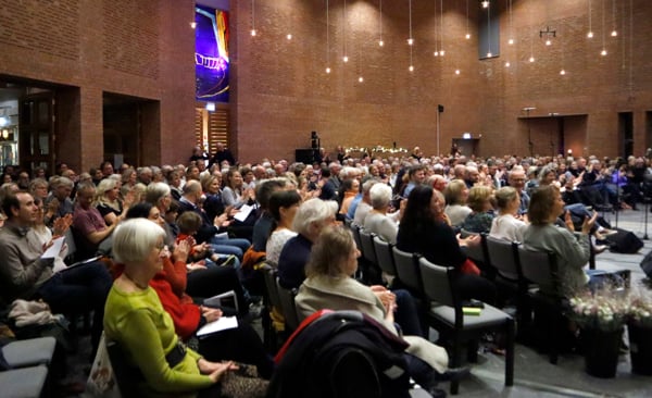 Et begeistret publikum fylte Søm kirke