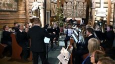 Hedalen musikkors spiller