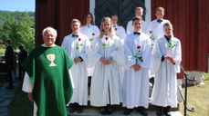 Anne Olsen, Sofie Jukam Johnsen, Eirik Bråten Haugrud og Vetle Lysne Johansen.  Foran fra venstre: Jostein Dokken, Tuva Gulbrandsen Dahlen, Sander Kløvstad og Magnus Heiebråten Dokken.  Og så Tore prest, da. Foto: Anne Dyve