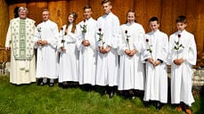 Fra venstre: Signe prest, Iver, Anne Marte, Markus, Mathias, Thea, Nicolai, Simon. Foto: Arne G.P