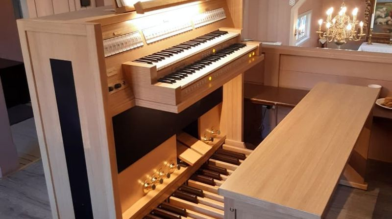 Nytt elektronisk orgel , Leirskogen Kyrkje