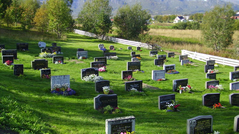 Dugnad på gravplassene i Sortland