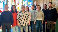 Her er hele kirkerådet samlet. Fra venstre: Ingeborg Oldernes Hoem, Gry Heidi Skarseth, Hilde Henningsen, Katrine Boel Gregussen, Saskia Heynekamp, Espen Klungseth Rotevatn, Wenche Sørensen, Christian Schjerpen og Oddgeir Kverme. Vara fra LL Anne Marit Grøndalen var ikke tilstede.