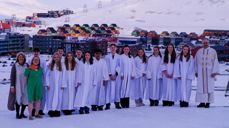Konfirmantene i Svalbard kirke april 2025. Foto: Den norske kirke