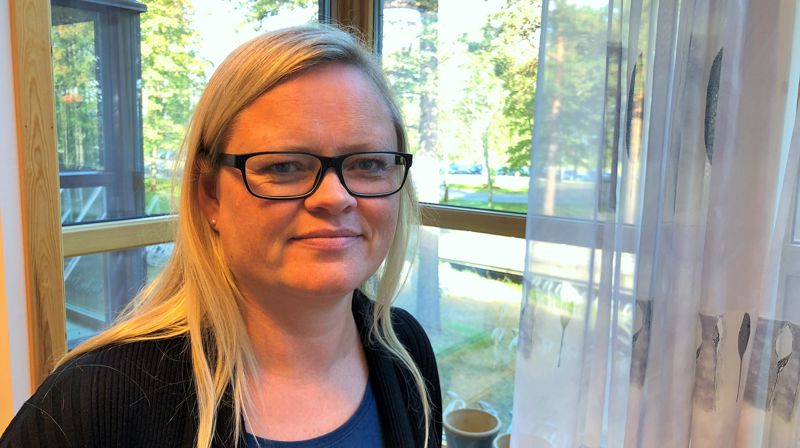 Studentprest Birte Andersen Gresseth ber sørgende om ikke å tenke så mye på hva som er rett og galt. (Foto: Karina Lein)