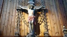 Krusifikset over alteret i Strinda kirke. Foto: Øystein Sørensen