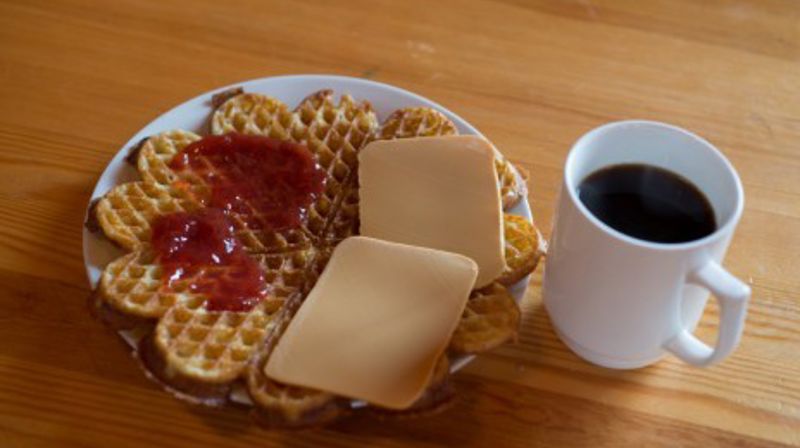 Vil du være med å dele ut kaffe og snakke med folk?