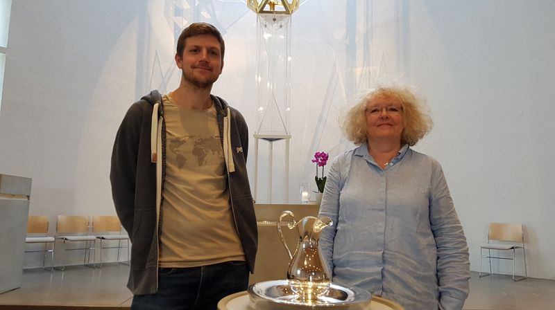 Lasse Thorvaldsen og Marit Rødningen Seines ønsker velkommen til drop in-dåp