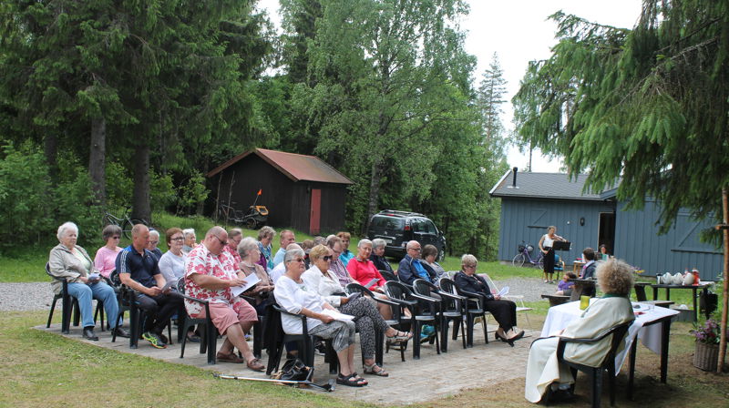 Friluftsgudstjeneste ved Sandtjernhytta