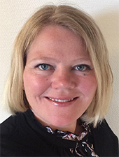 Kjersti Østland Midttun. Hun er nettprest og daglig leder i Nettkirken. (Foto: privat)