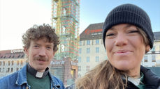 Gateprest Andreas Carlmark og den nyankomne gatediakonen Hanna Haraldstad gleder seg over at de igjen kan møte ungdom ute i Oslos gater.