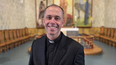 Den nye biskopen på plass i sitt hovedsete, Hamar domkirke. (Foto: Kirkerådet)