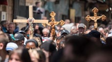 Arkivbilete frå prosesjon med kors i Jerusalem. (Foto: Albin Hillert/KV)