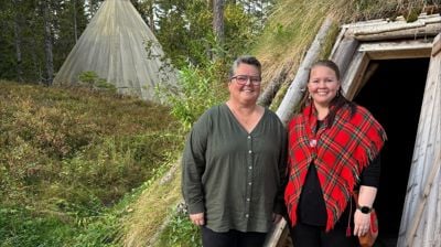 Kristine Sandmæl (leder i Mellomkirkelig råd) og May Bente Jønsson (leder i Samisk kirkeråd). Foto: Einar Tjelle / Den norske kirke.