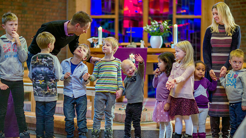 Barnekor under en gudstjeneste i Sofiemyr kirke. (Foto: Bo Mathisen)