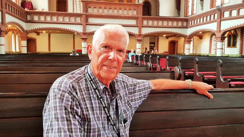 Egil Olav Hagland er kirkevert når tusenvis av cruiseturister strømmer til Vår Frelsers kirke i sommerhalvåret. – I år kom det noen fra Australia, det var hyggelig siden jeg har bodd der.