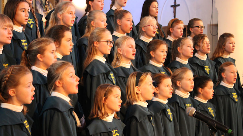 Nidarosdomen sitt jentekor syng under «Salmeboka minutt for minutt». Foto: Vidar Kristensen/Kyrkjerådet