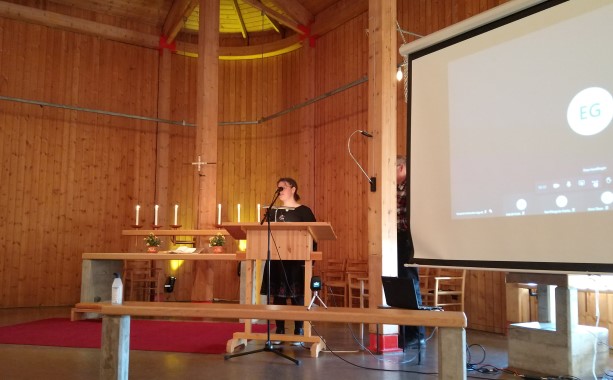 Karasjok kirke - Forellinger til hjelp for å forstå det å være menneske i møte med det som smerter - Foto Kirkelig ressurssenter.jpg